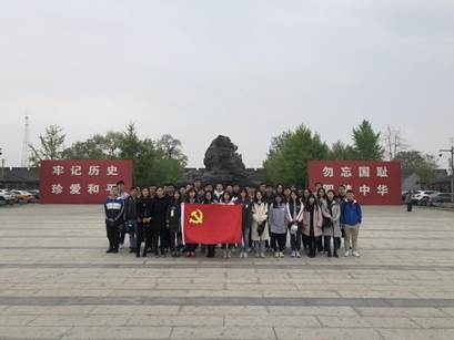 牢记历史